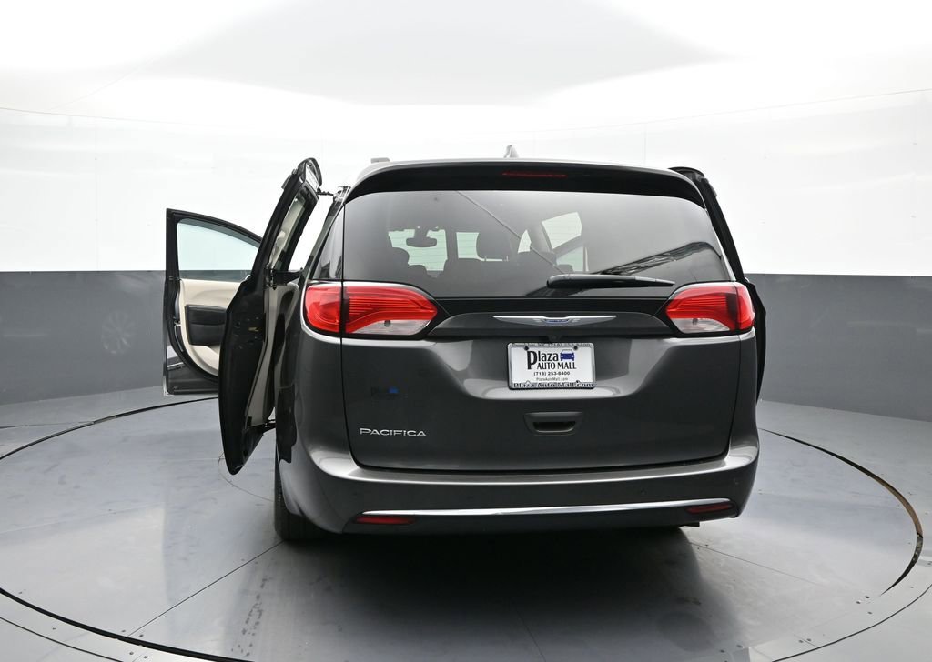 Used 2017 Chrysler Pacifica Touring-L image 47