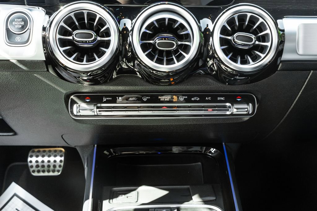 Used 2022 Mercedes-Benz GLB 35 AMG 4MATIC image 19