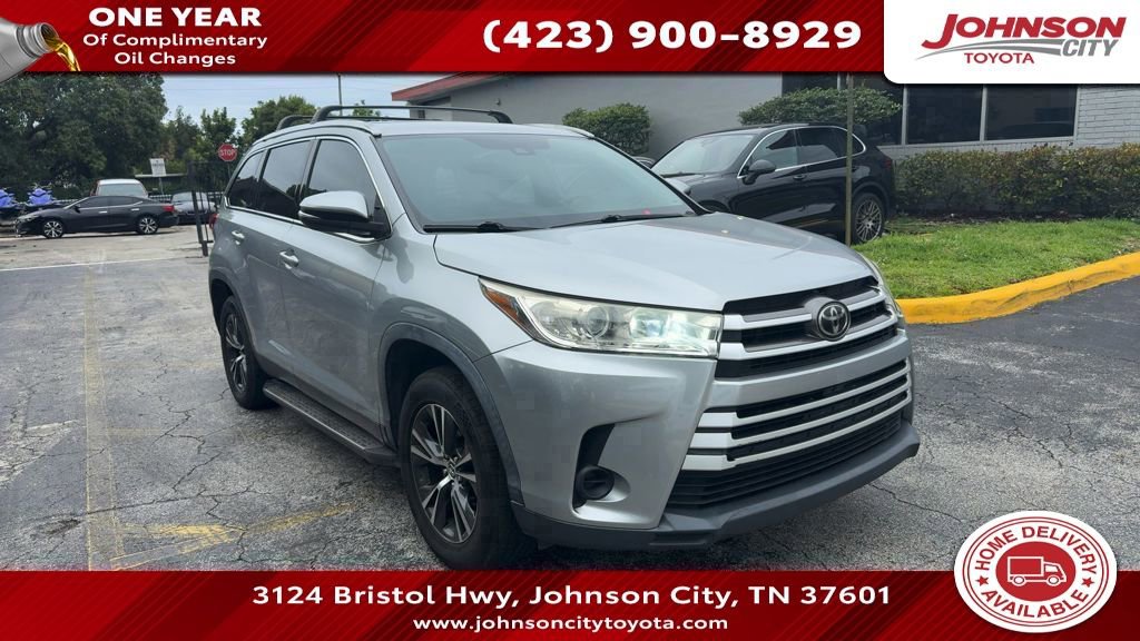 Used 2019 Toyota Highlander LE FWD image 1