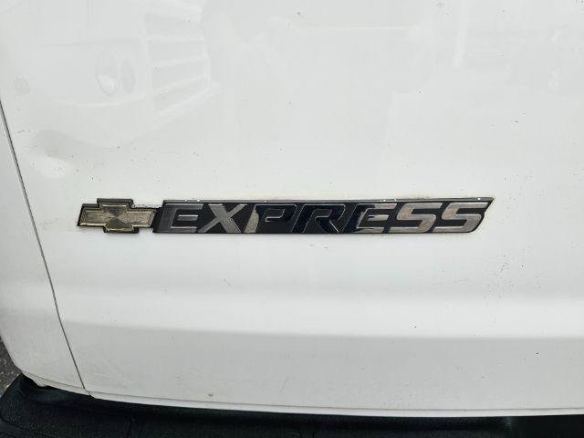 Used 2018 Chevrolet Express 2500 w/ Driver Convenience Package RWD image 29