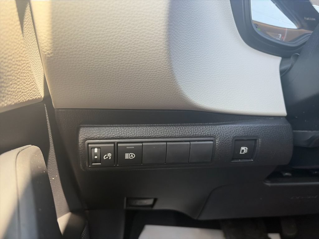 Used 2024 Toyota Corolla LE FWD image 31