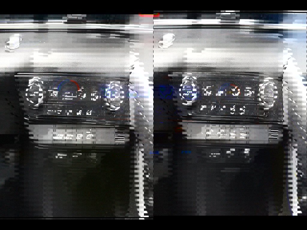 Used 2023 Hyundai Elantra SEL image 29