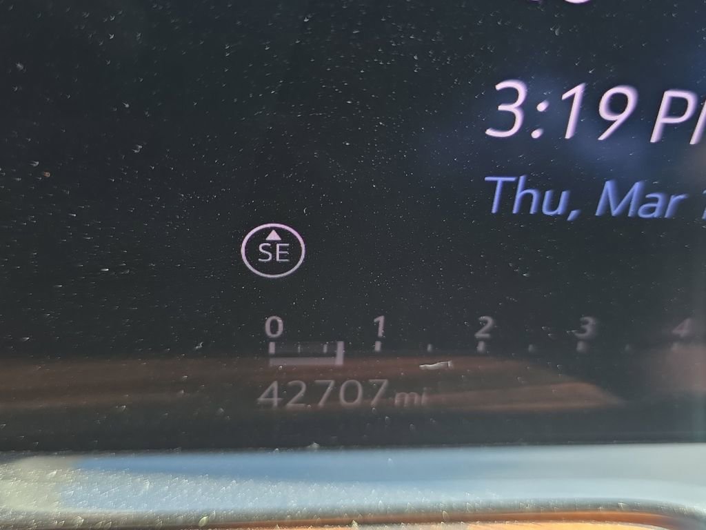 Used 2023 Cadillac Escalade Premium Luxury image 21