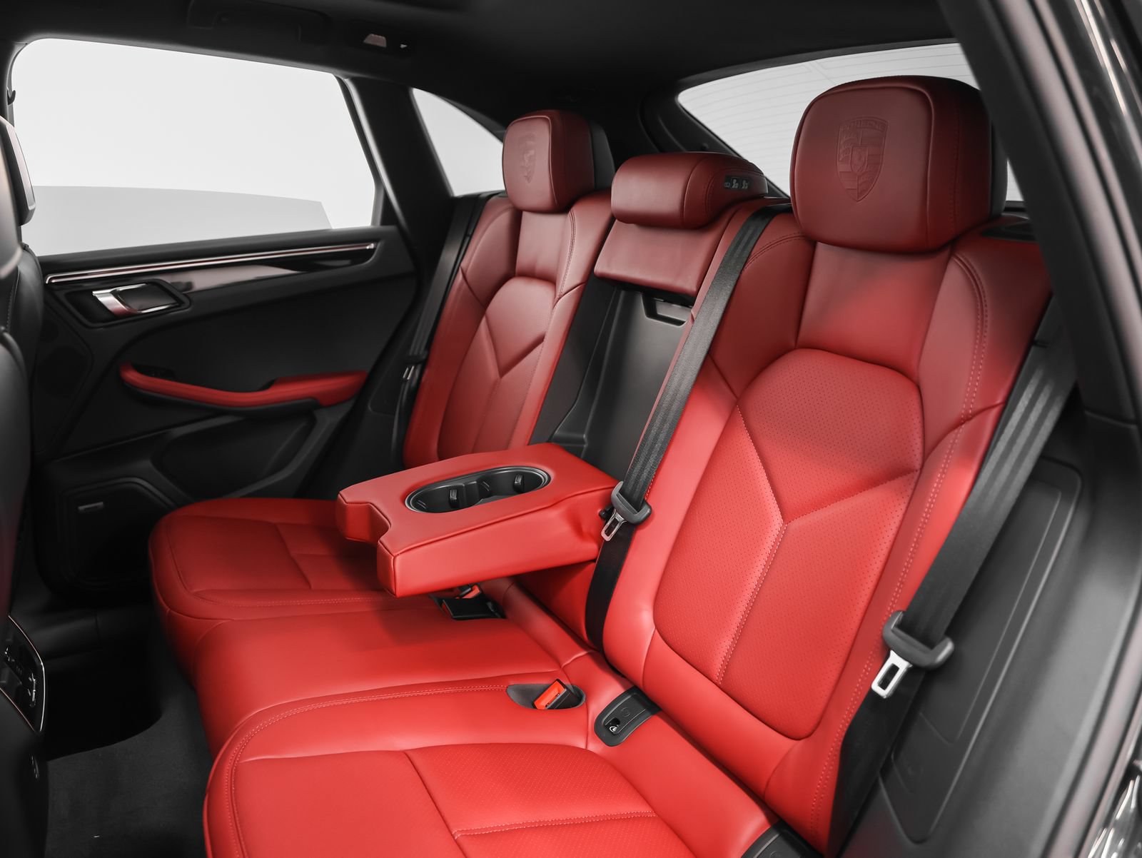 Certified 2026 Porsche Macan AWD/4WD image 43