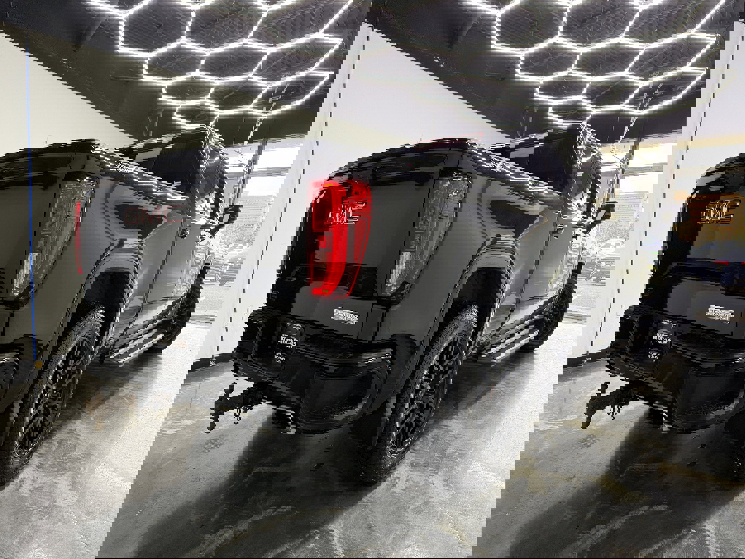 Used 2019 GMC Sierra 1500 Elevation image 3