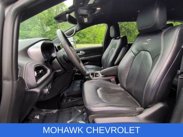 Used 2022 Chrysler Pacifica Touring-L w/ S Appearance Package AWD/4WD image 19