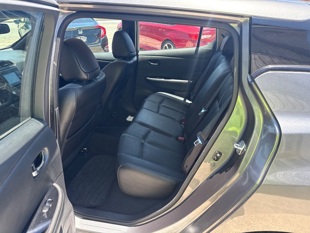 Used 2018 Nissan Leaf SL w/ SL Technology Package FWD image 12