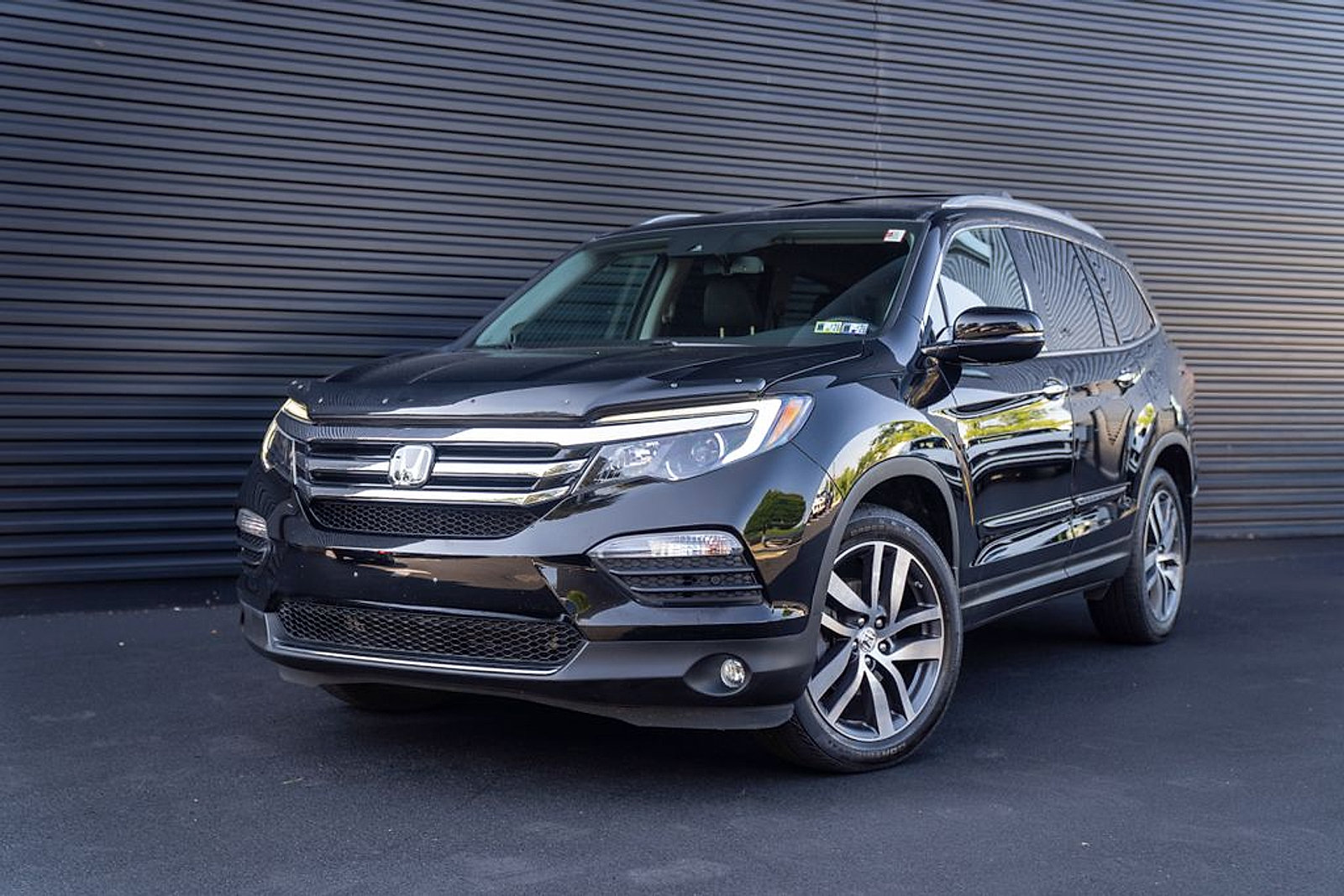 Used 2016 Honda Pilot Touring image 1