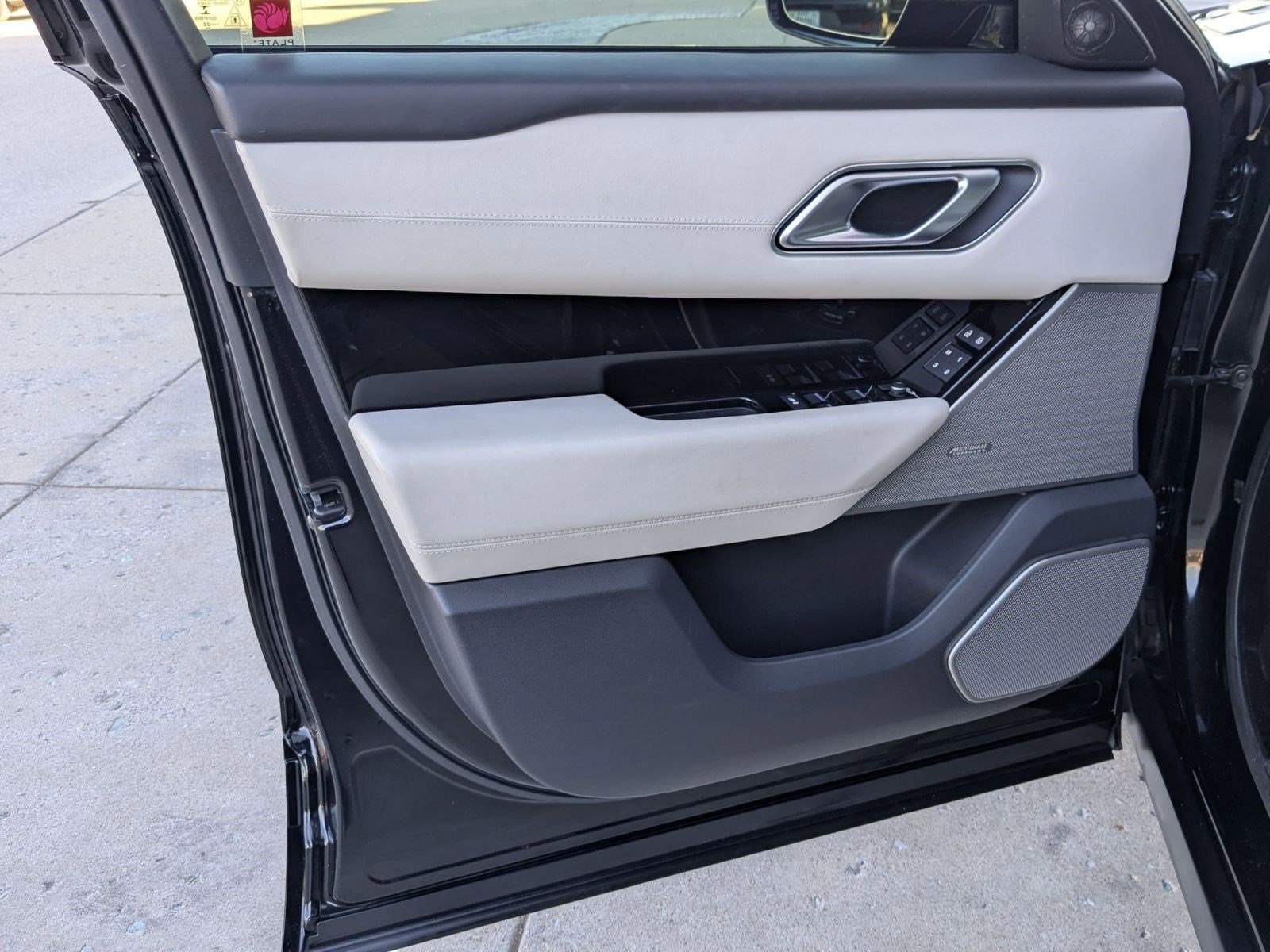 Used 2023 Land Rover Range Rover Velar HST image 13