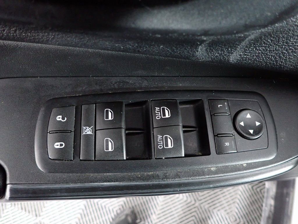 Used 2016 Jeep Cherokee Limited image 19