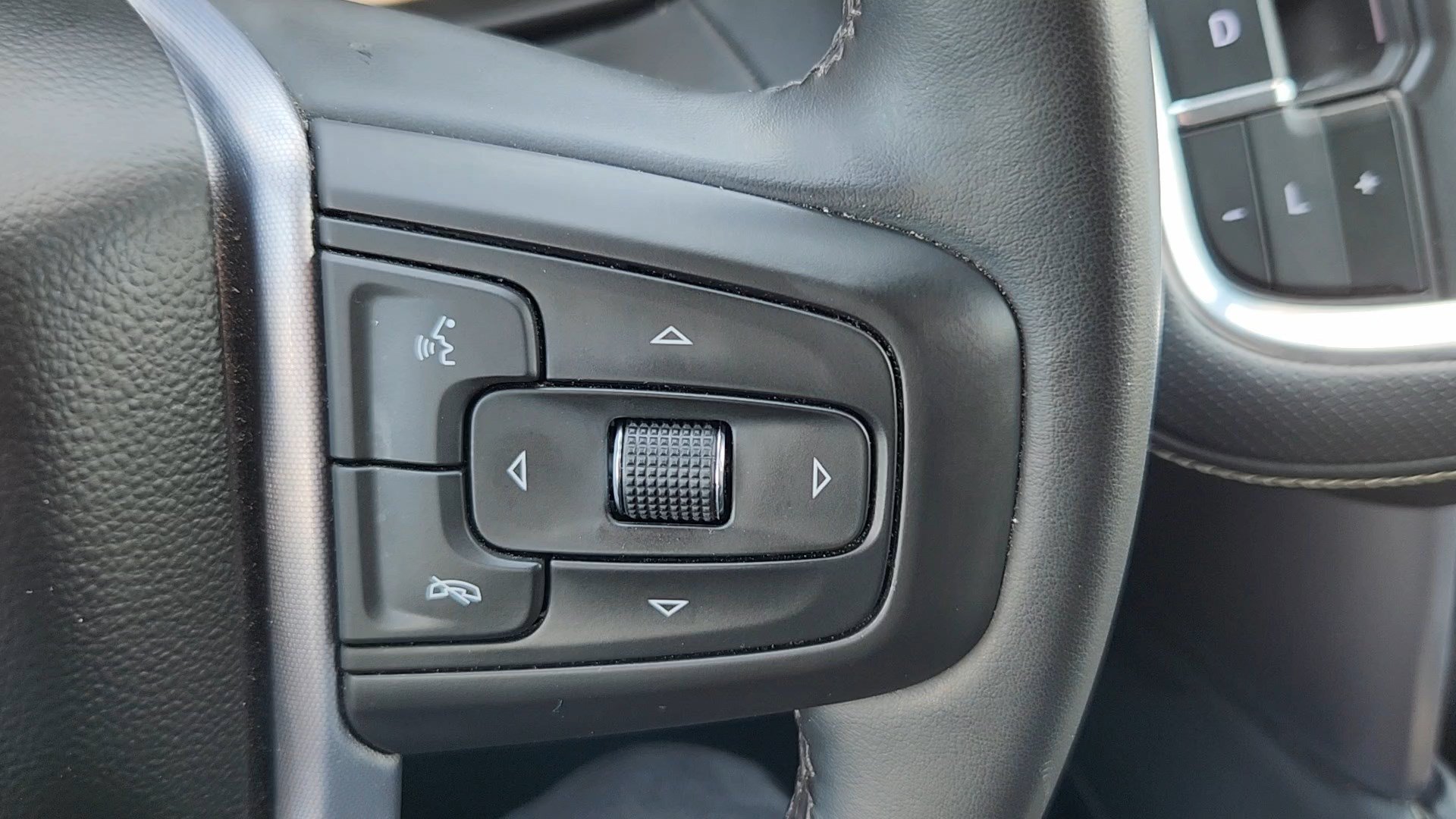 Used 2024 GMC Yukon SLT AWD/4WD image 13