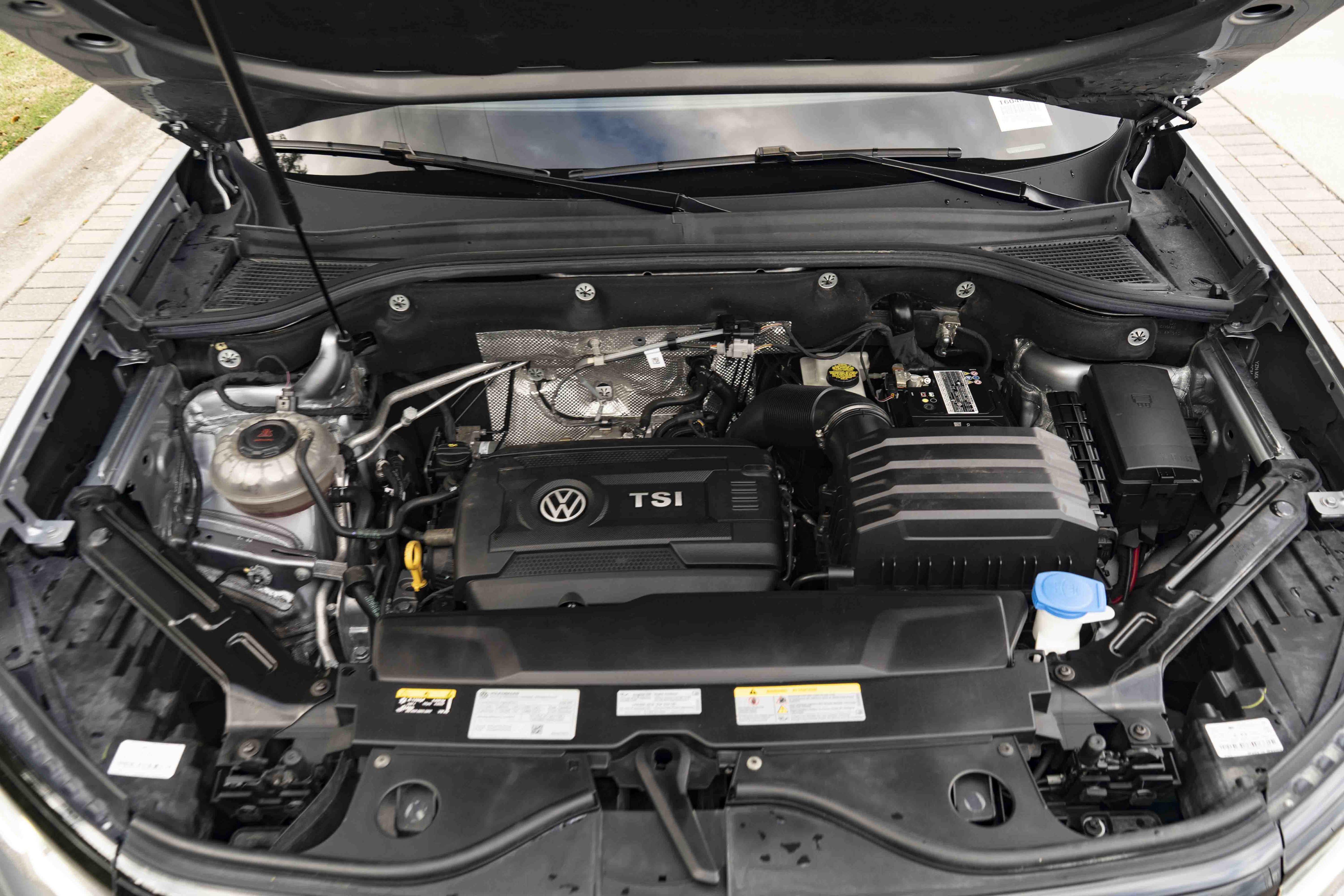 Certified 2023 Volkswagen Atlas Cross Sport SEL R-Line AWD/4WD image 41