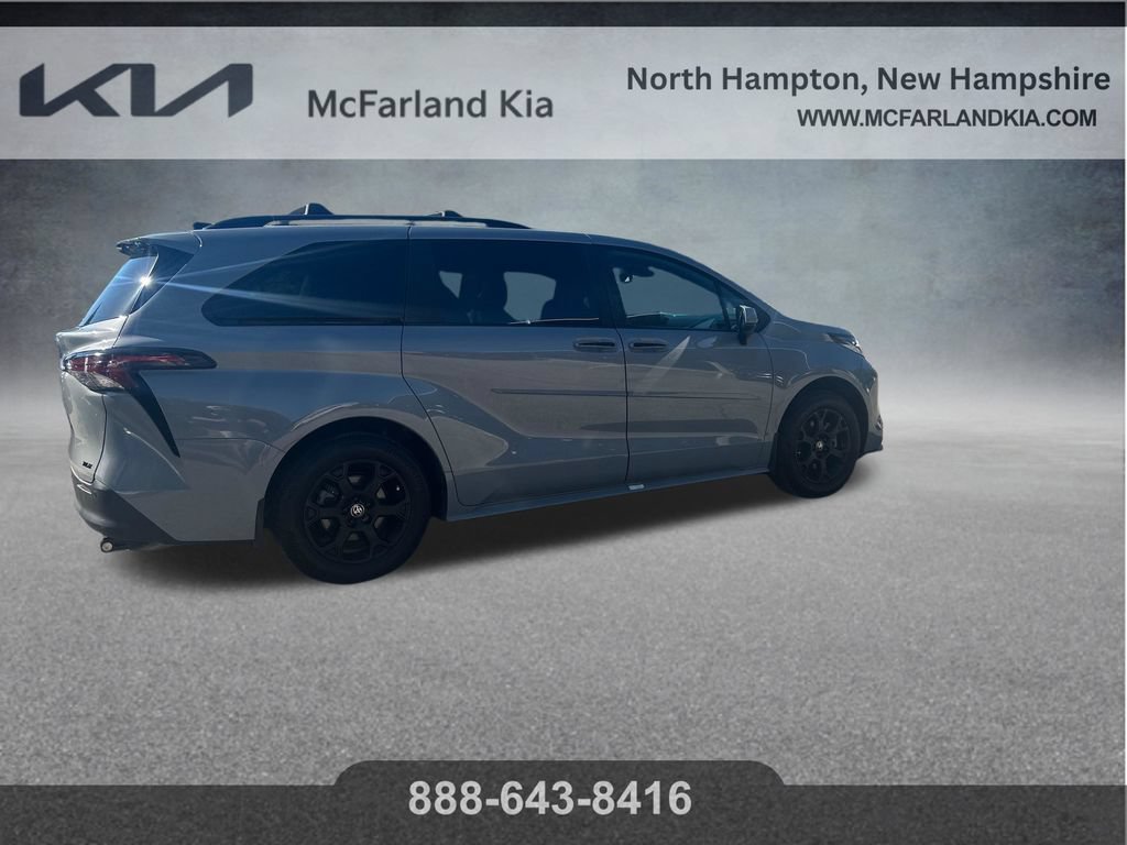 Used 2025 Toyota Sienna XLE Woodland Edition AWD/4WD image 10