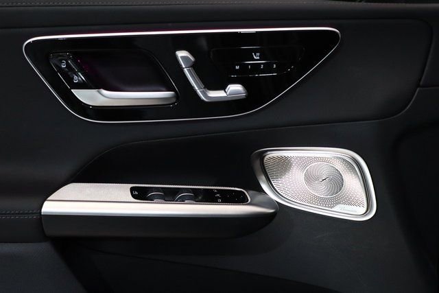 Used 2024 Mercedes-Benz GLC 300 4MATIC image 3