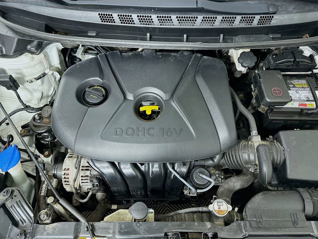 Used 2015 Hyundai Elantra SE image 33