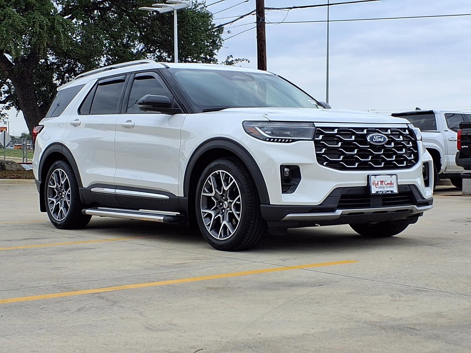 Used 2025 Ford Explorer Platinum w/ Ultimate Package image 3