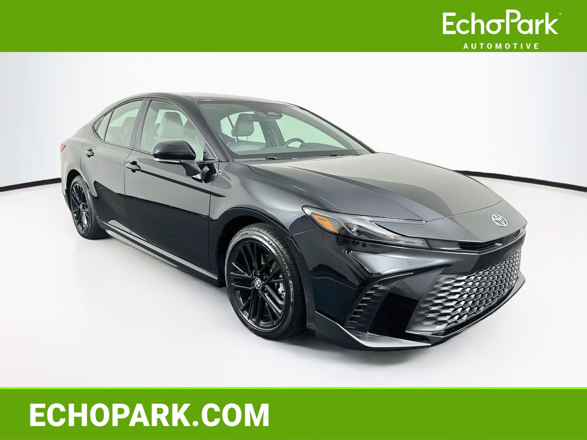 Used 2026 Toyota Camry SE w/ Convenience Package FWD image 1