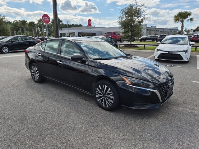 Used 2025 Nissan Altima 2.5 SV AWD/4WD image 3