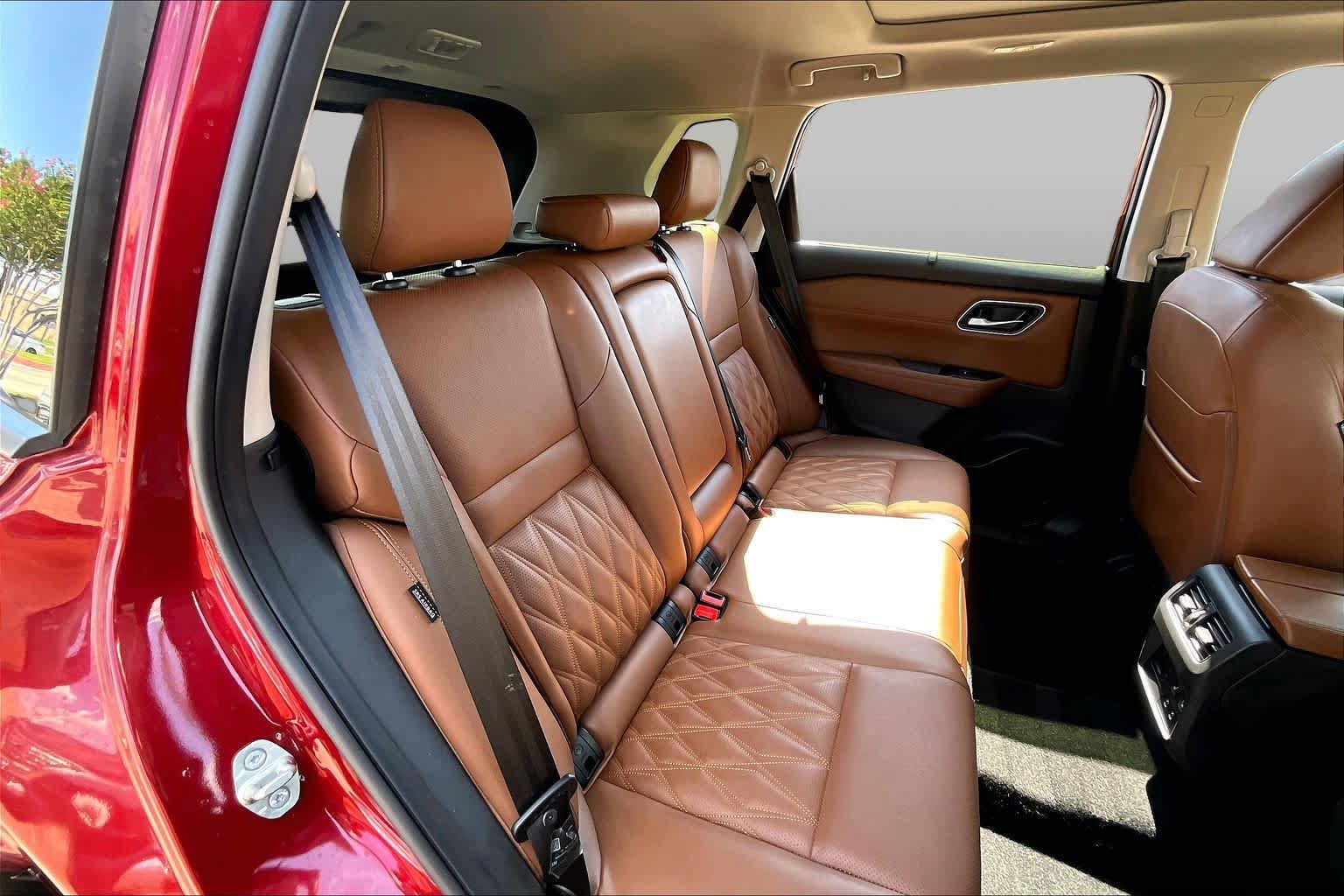 Used 2024 Nissan Rogue Platinum w/ Platinum Premium Package FWD image 21