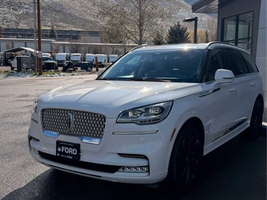 Used 2022 Lincoln Aviator Reserve w/ Equipment Group 201A AWD/4WD image 3