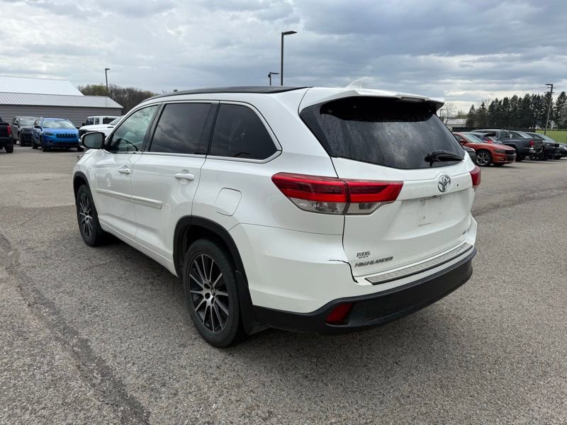 Used 2018 Toyota Highlander SE image 8