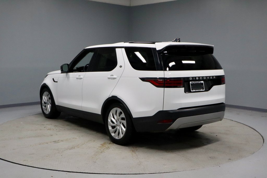 Used 2024 Land Rover Discovery S image 9