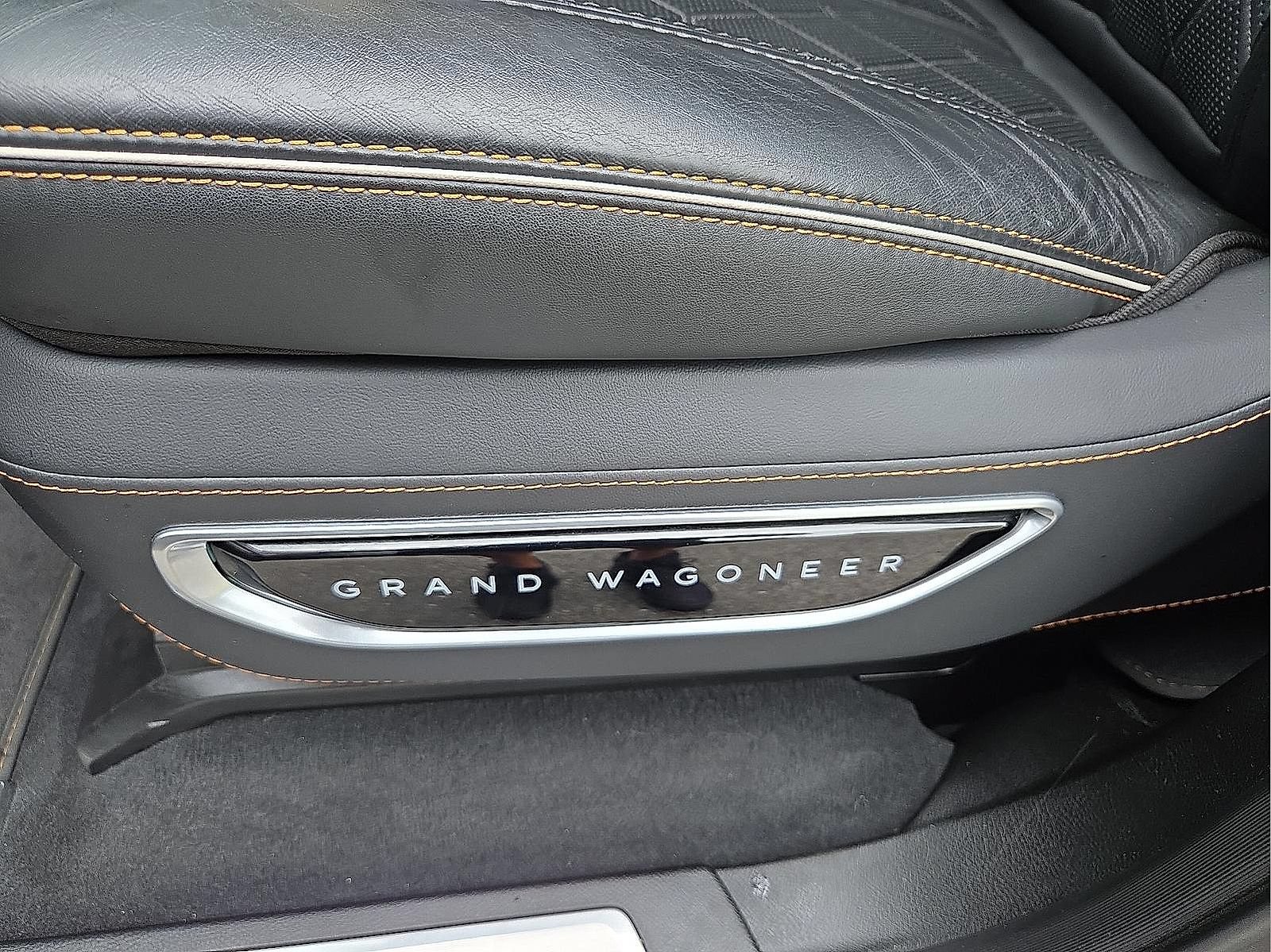 Used 2023 Jeep Grand Wagoneer L Series III AWD/4WD image 14