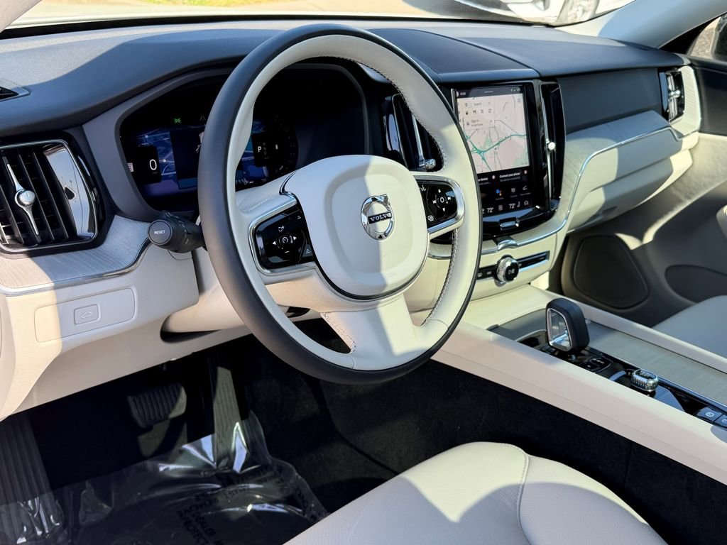 Used 2024 Volvo XC60 B5 Plus w/ Climate Package AWD/4WD image 31