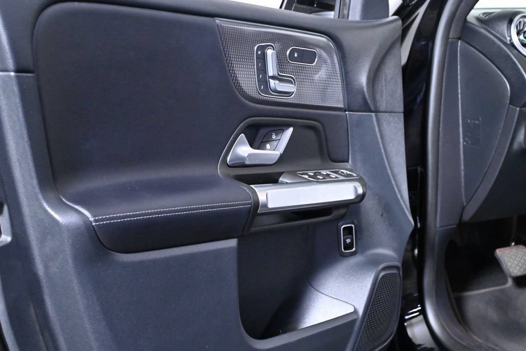 Used 2022 Mercedes-Benz GLB 250 4MATIC image 26
