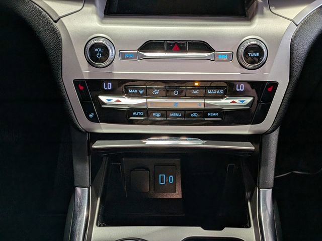 Used 2020 Ford Explorer XLT w/ Equipment Group 202A AWD/4WD image 32