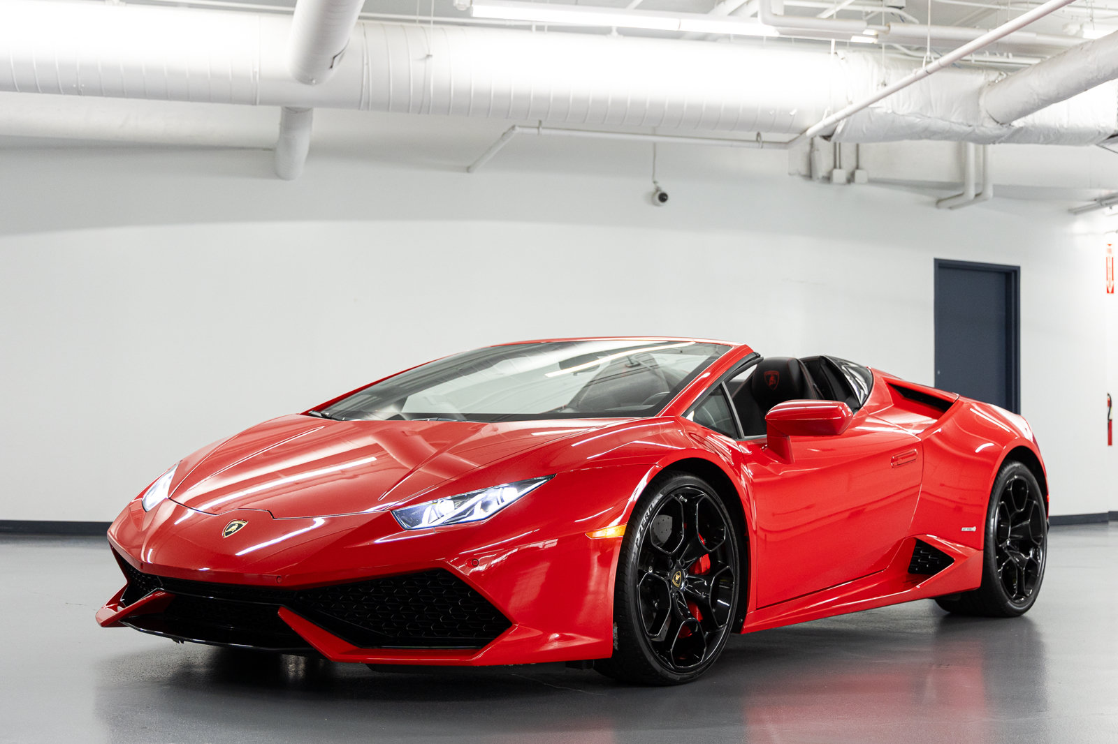Used 2017 Lamborghini Huracan LP 610-4 AWD/4WD image 2
