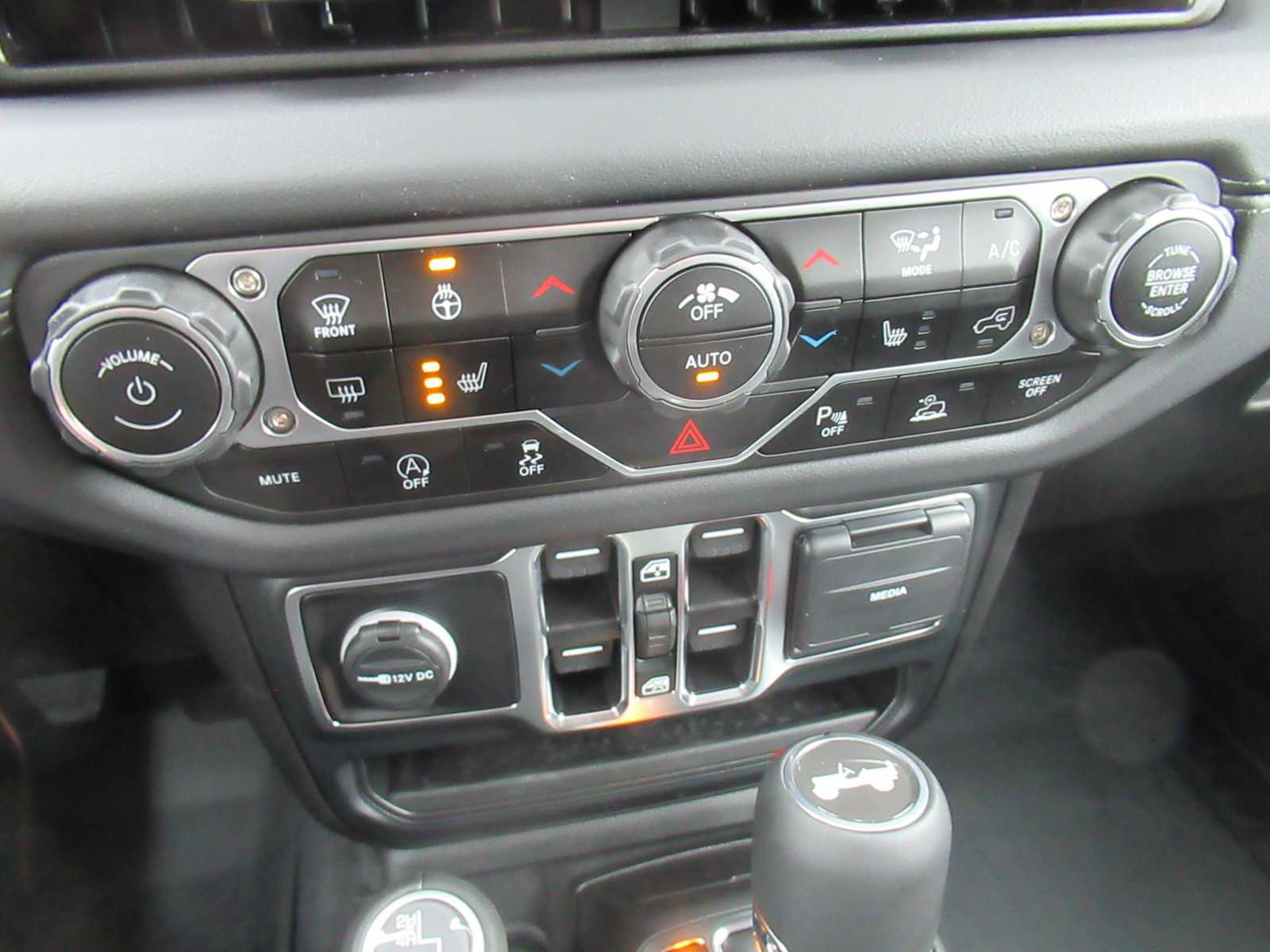 New 2025 Jeep Wrangler Unlimited Sahara w/ Safety Group image 27