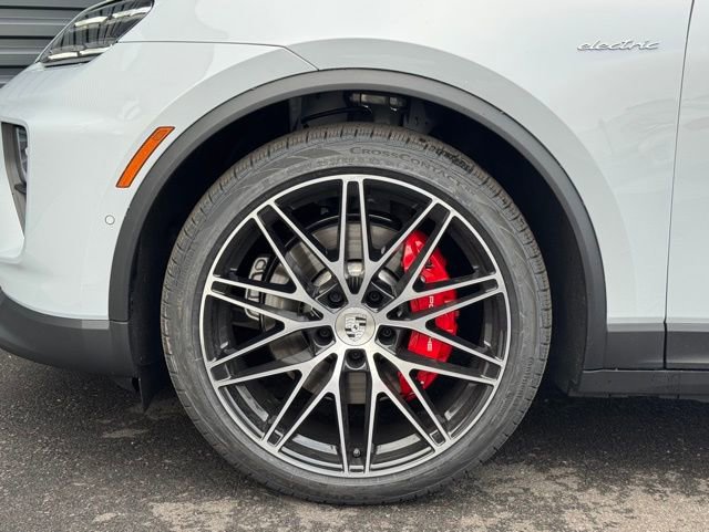 New 2025 Porsche Macan 4S Electric image 11