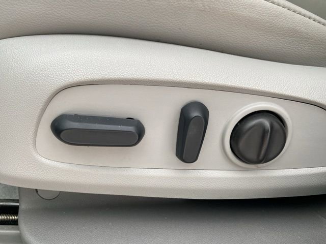 Used 2023 GMC Acadia SLT w/ Trailering Package image 14