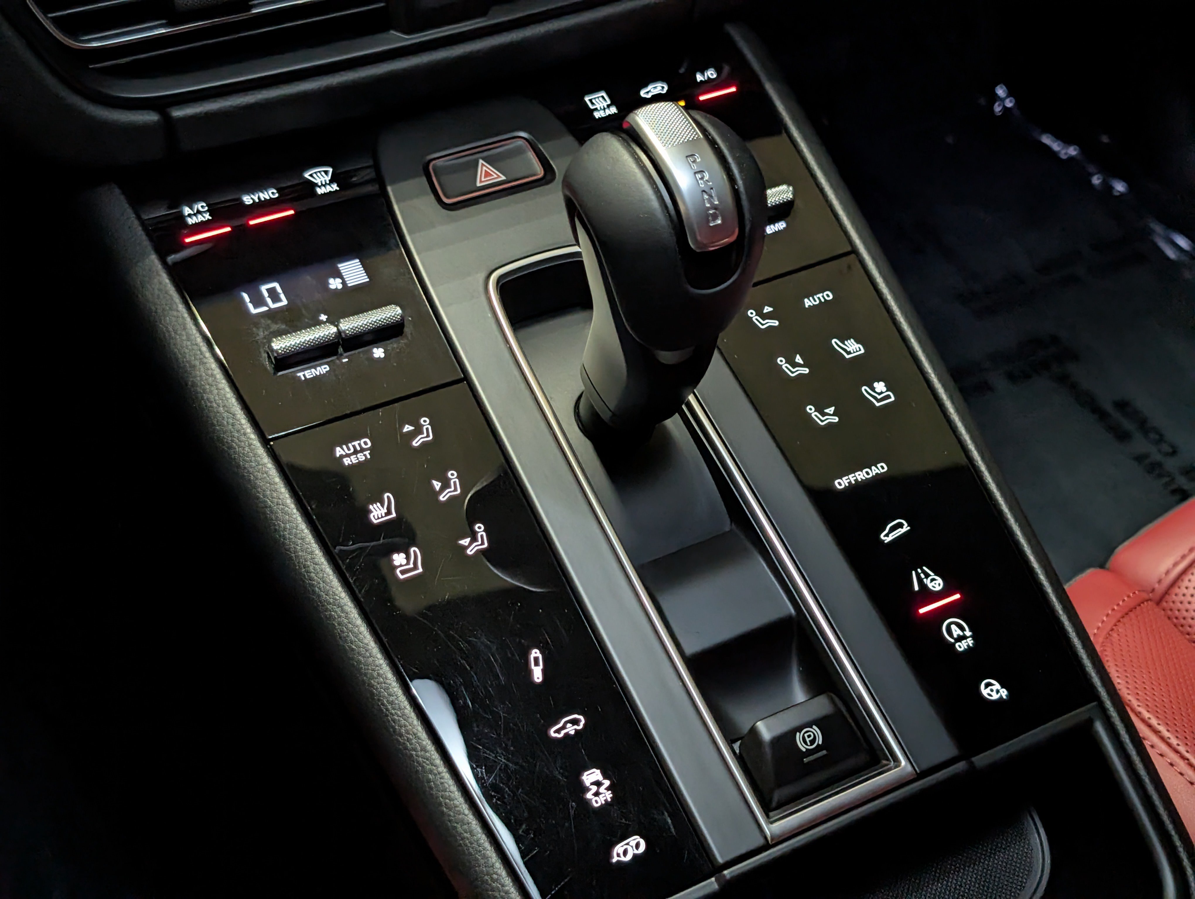 Certified 2025 Porsche Macan S AWD/4WD image 39