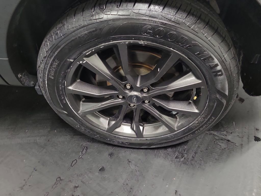 Used 2017 Ford Explorer XLT w/ Equipment Group 202A image 11