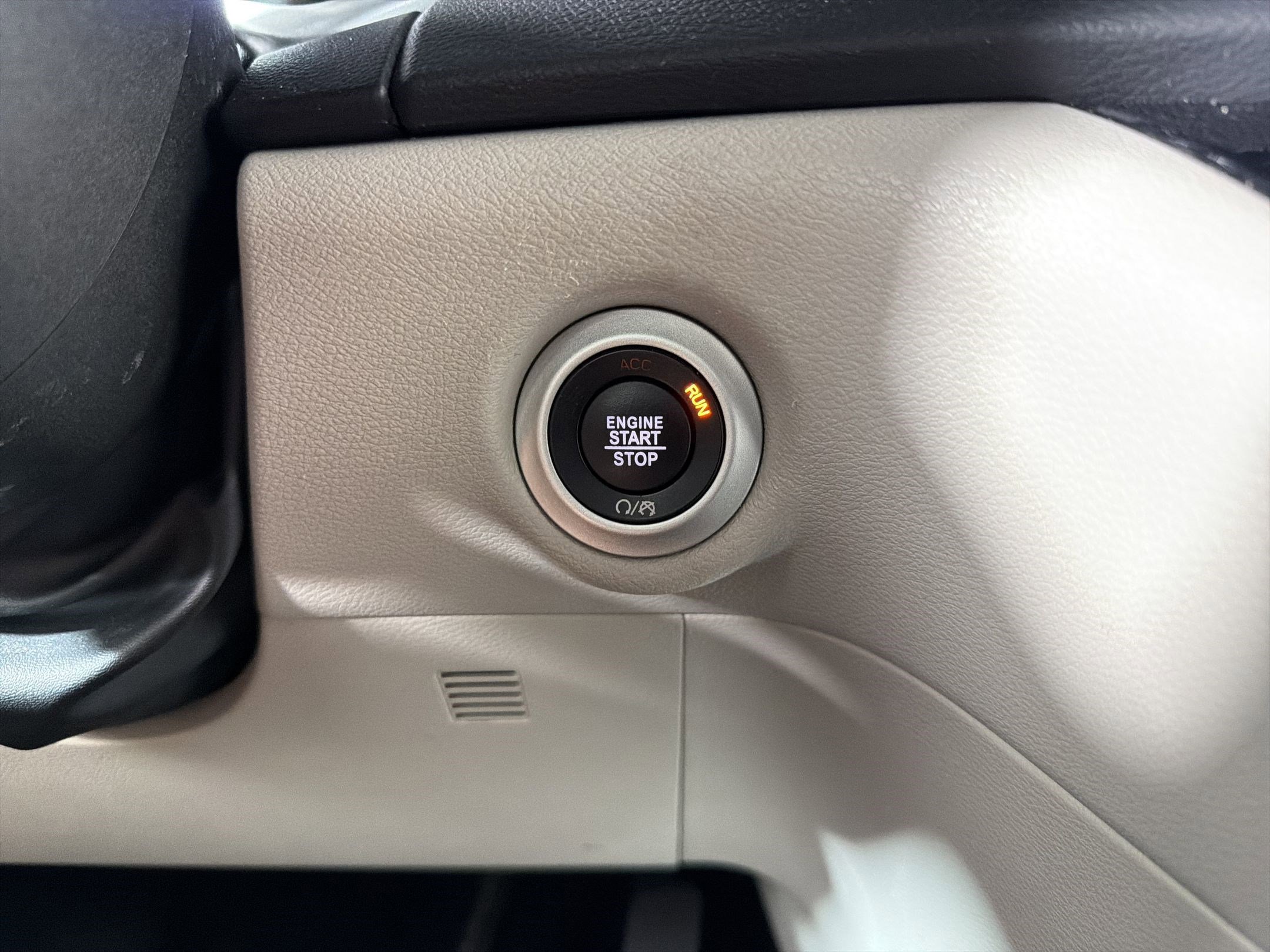 Used 2023 Chrysler Pacifica Touring-L FWD image 25
