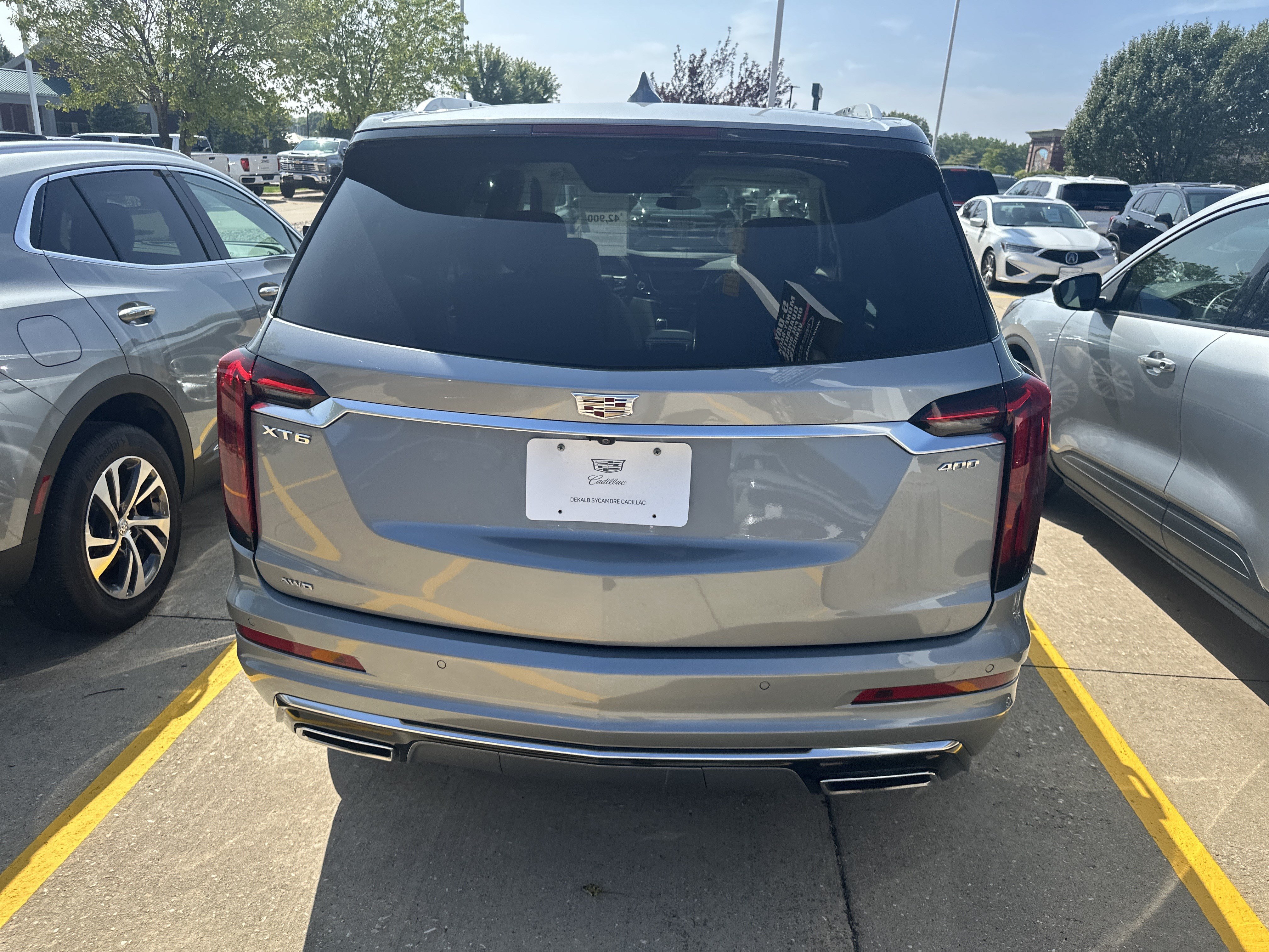 Used 2024 Cadillac XT6 Premium Luxury w/ LPO, Floor Liner Package AWD/4WD image 8