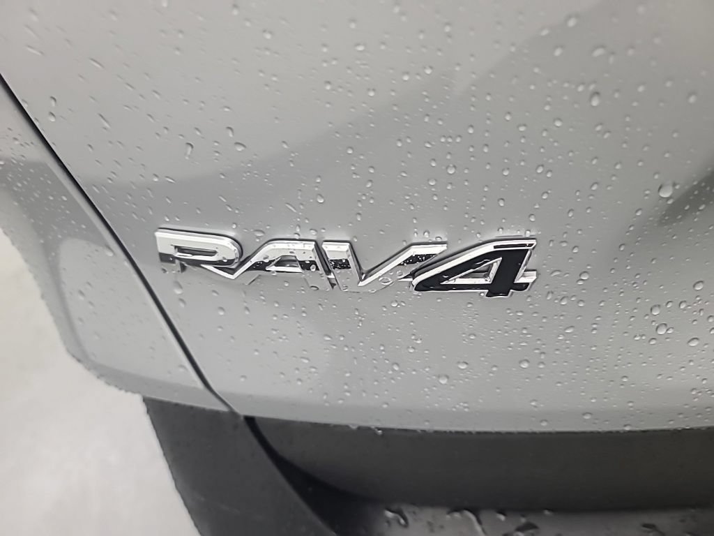 Used 2025 Toyota RAV4 XLE AWD/4WD image 12