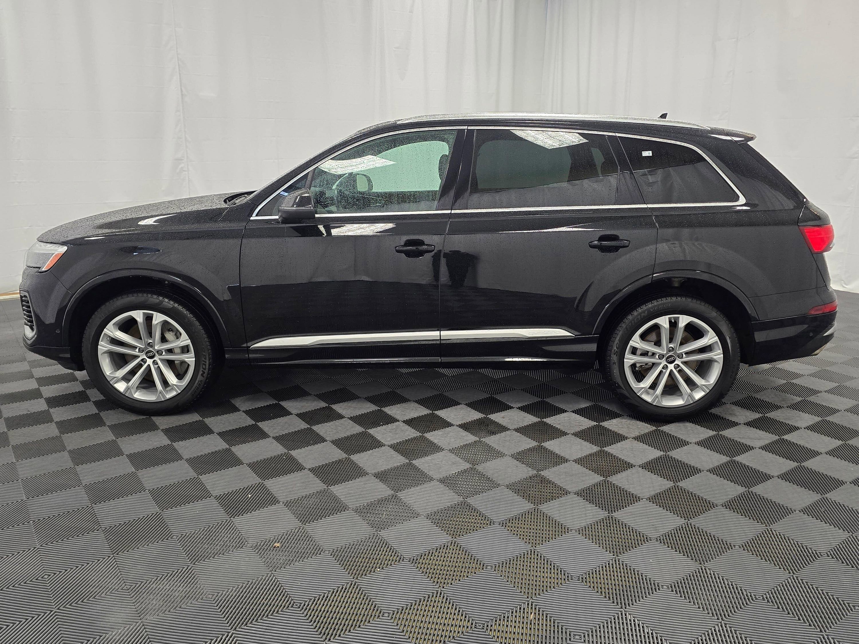 Used 2025 Audi Q7 3.0T Premium Plus AWD/4WD image 2