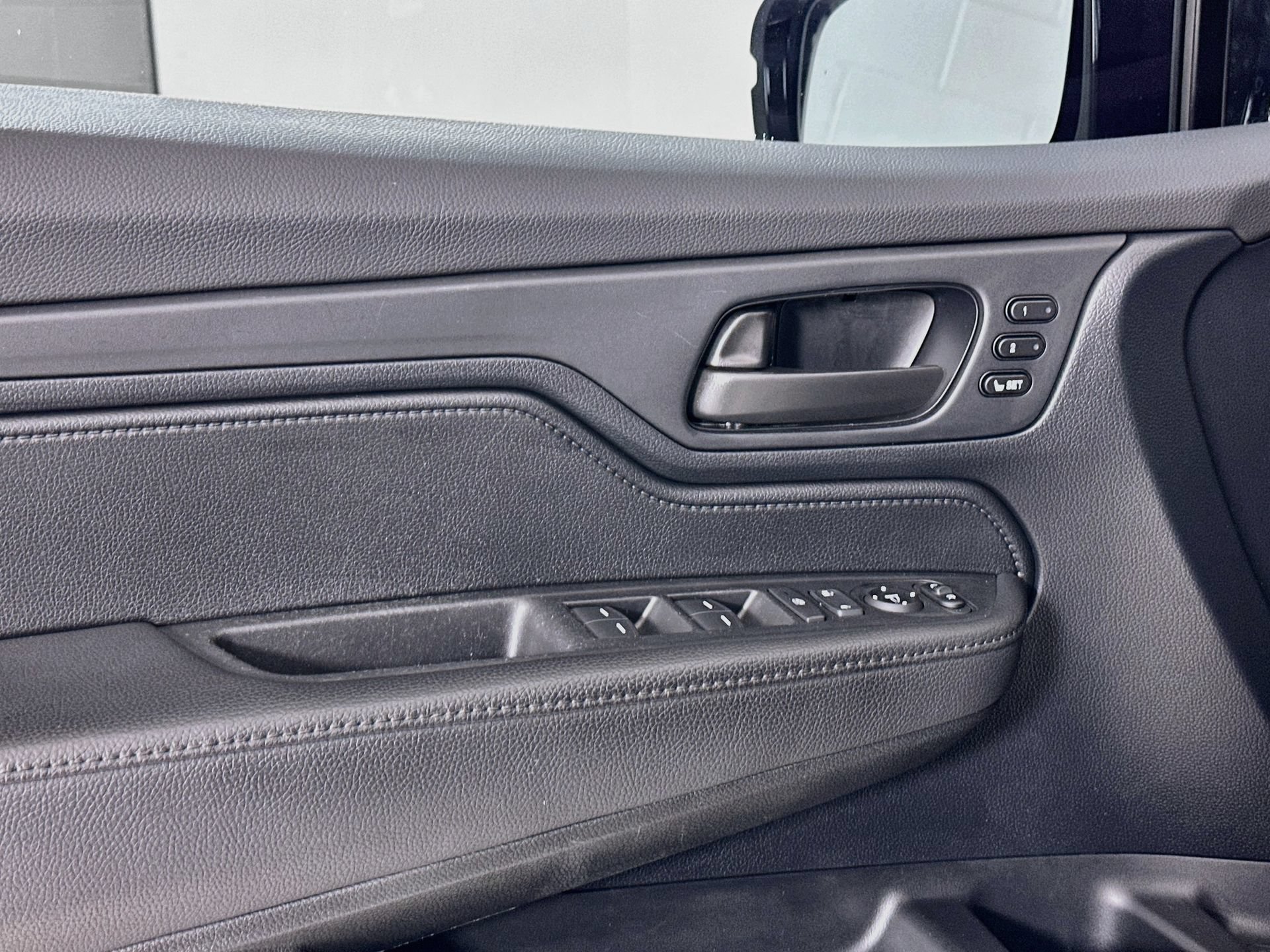 Used 2024 Honda Odyssey Sport image 18