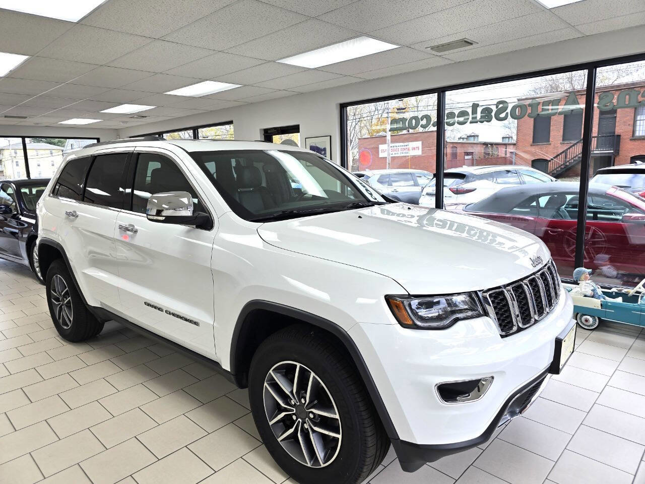 Used 2021 Jeep Grand Cherokee Limited w/ Premium Lighting Group image 3