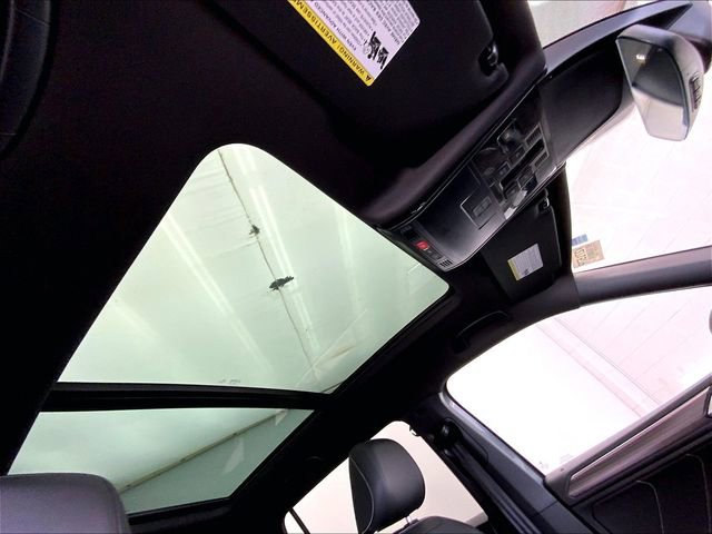 Certified 2022 Volkswagen Tiguan SEL R-Line image 22