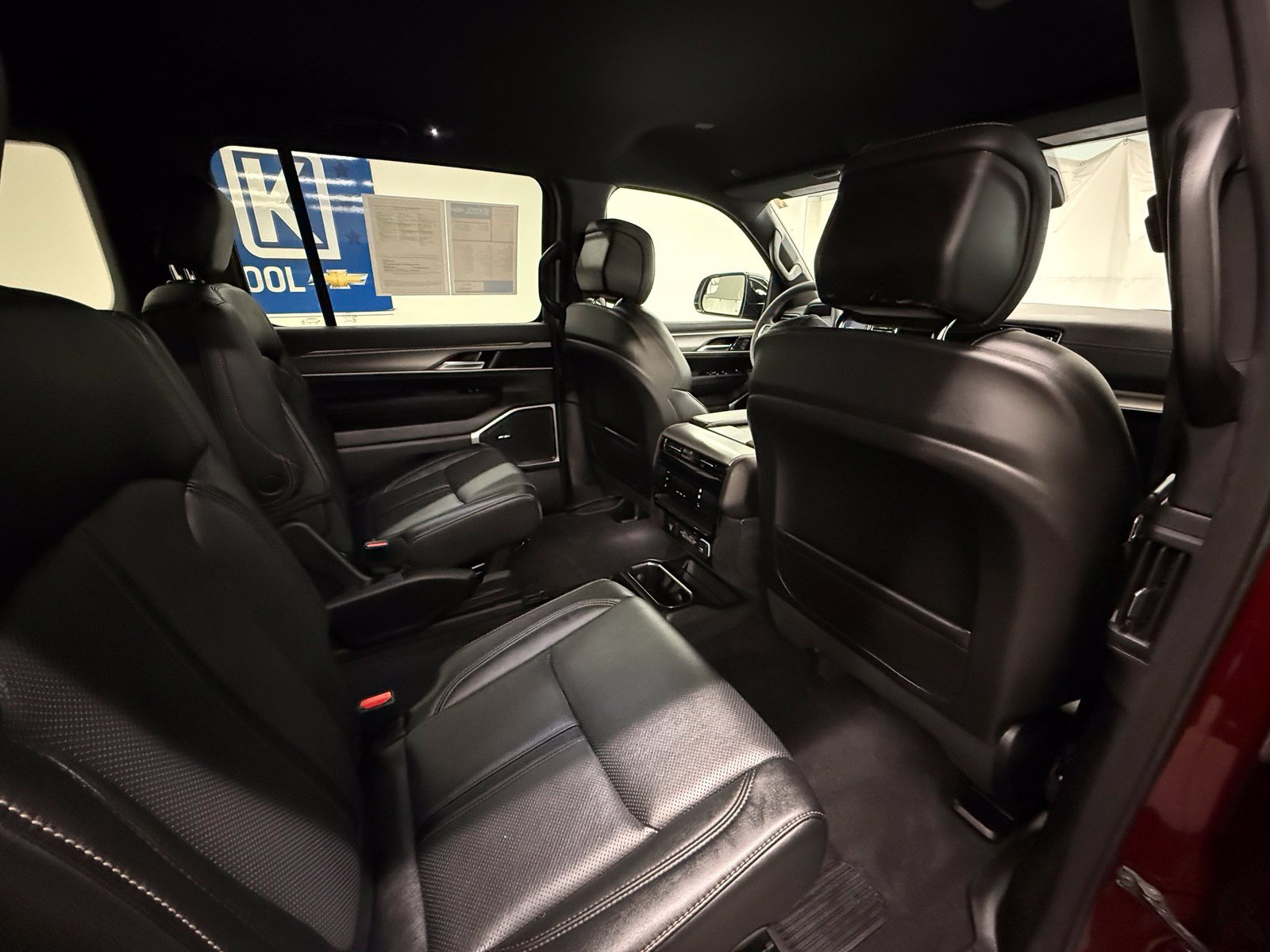 Used 2025 Jeep Wagoneer Series II AWD/4WD image 6