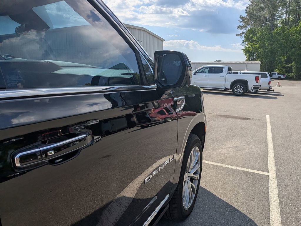 Used 2023 GMC Yukon XL Denali w/ Denali Reserve Package AWD/4WD image 10