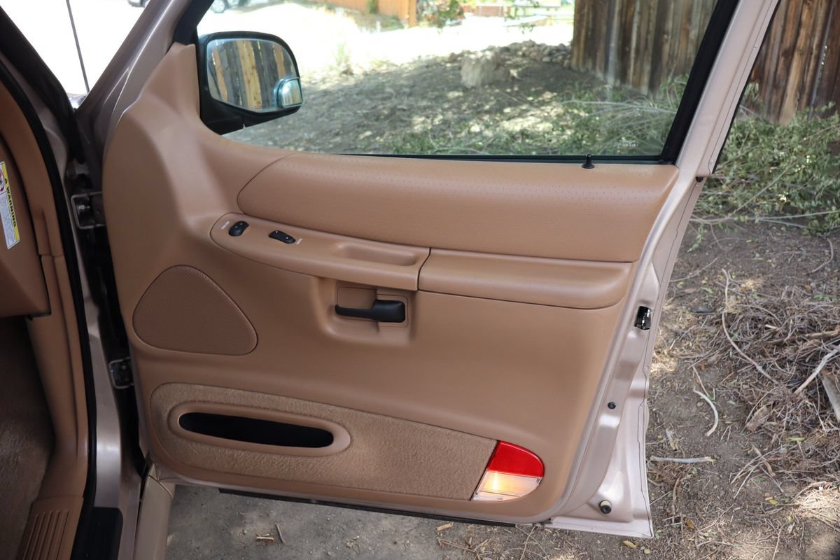 Used 1996 Ford Explorer XLT AWD/4WD image 26