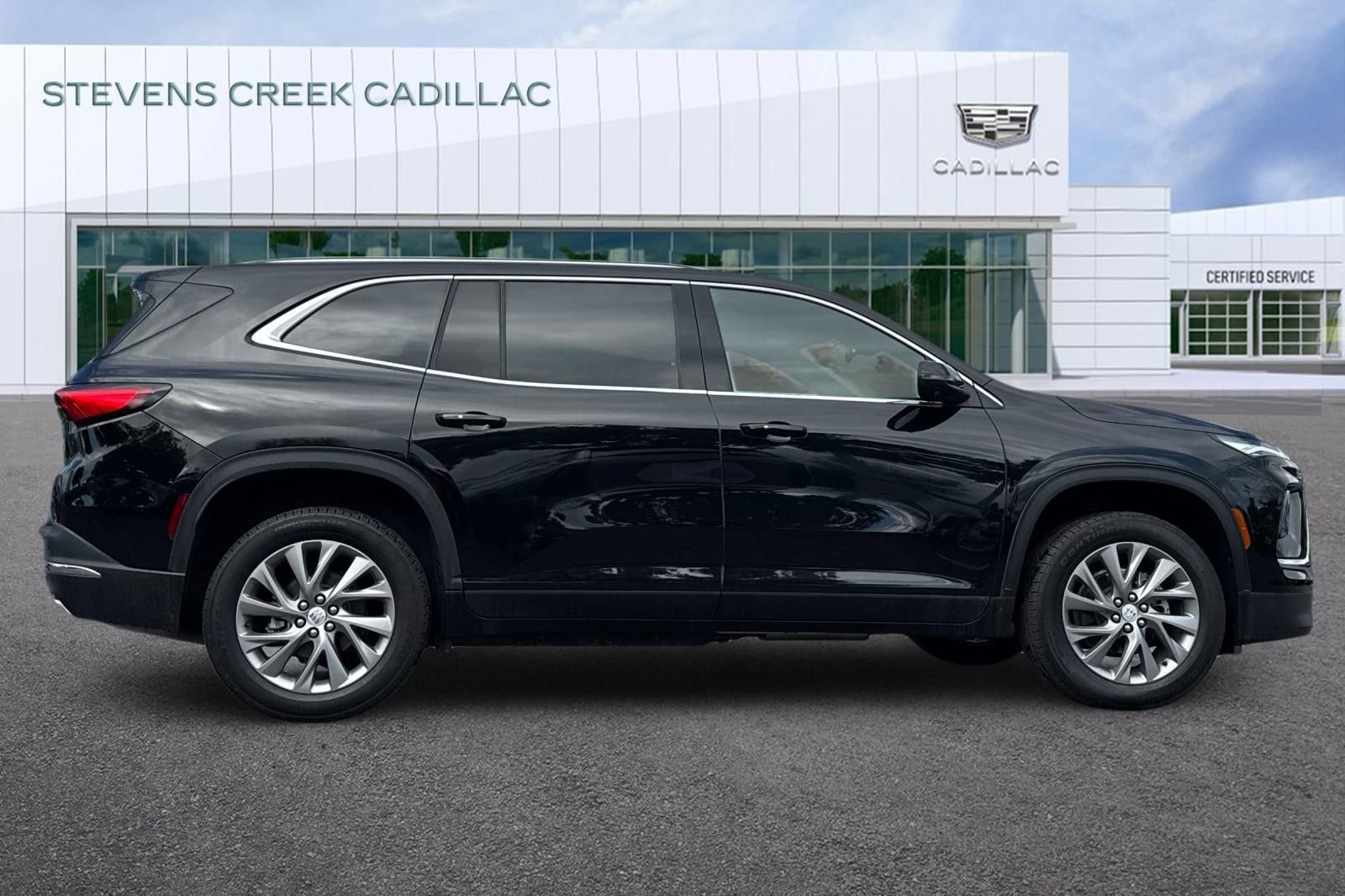Used 2025 Buick Enclave Preferred FWD image 2