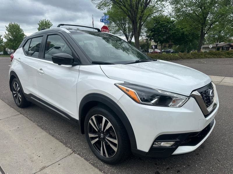 Used 2019 Nissan Kicks SR w/ SR Premium Package FWD image 2