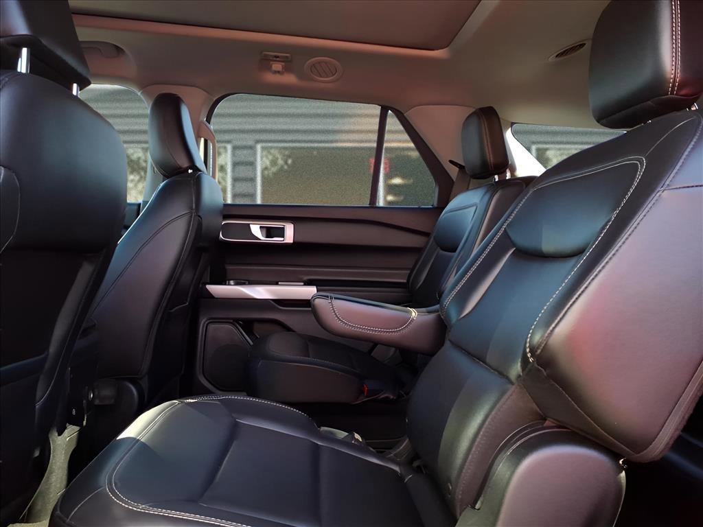 Used 2022 Ford Explorer XLT w/ Equipment Group 202A image 14