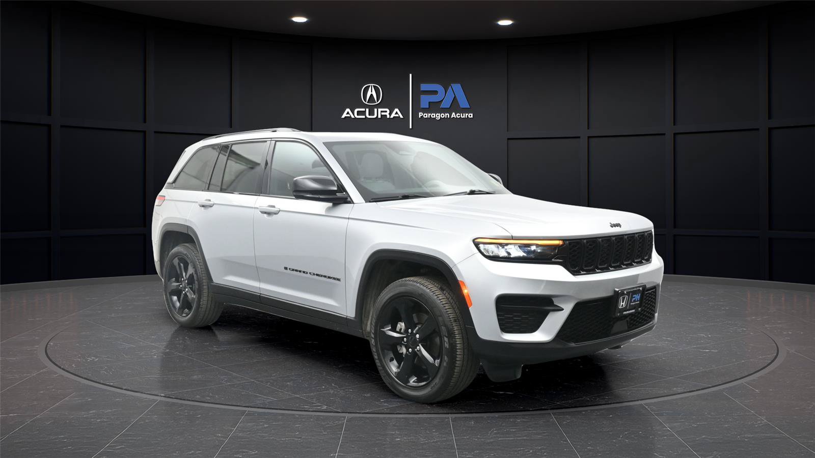 Used 2025 Jeep Grand Cherokee Altitude AWD/4WD image 28